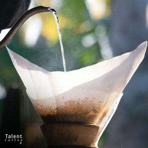 نحوه ریختن آب برای دم آوری قهوه