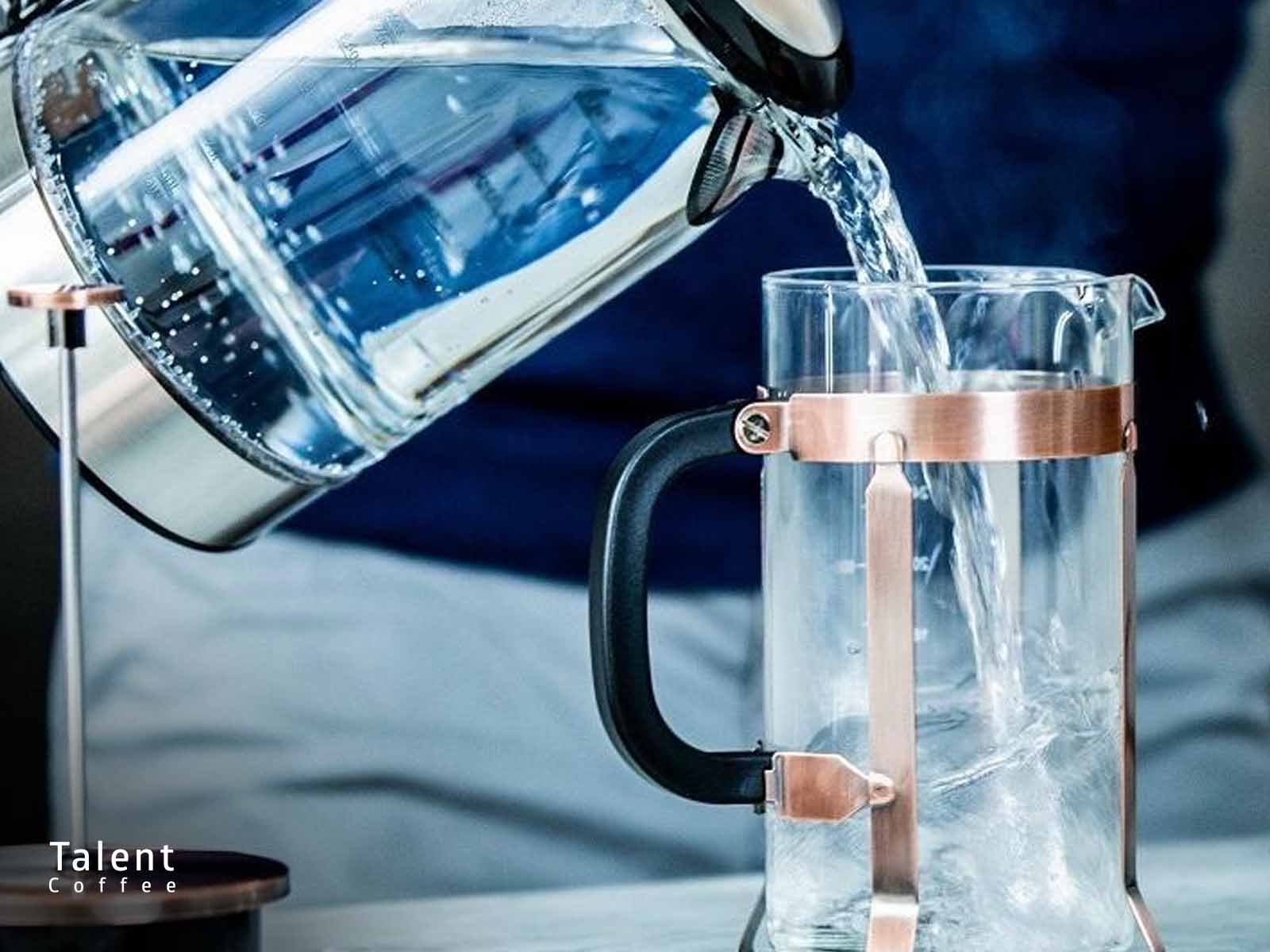 ویژگیهای آب مناسب برای دمآوری قهوه
